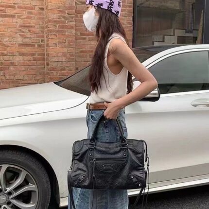 Rivet motorcycle bag ABG hot girl bag high-end large-capacity shoulder bag that can be carried diagonally or by hand - Image 5