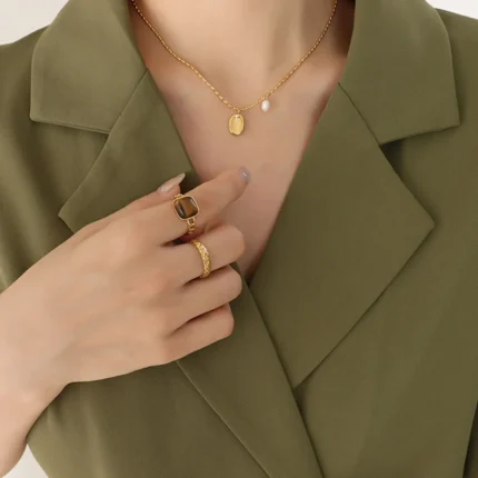Elliptical brand niche commuting fashion titanium steel necklace women's collarbone chain - Image 3