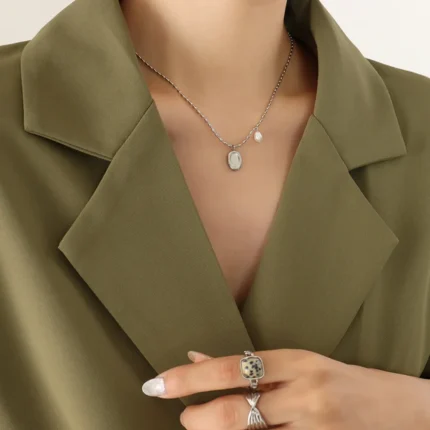 Elliptical brand niche commuting fashion titanium steel necklace women's collarbone chain - Image 6